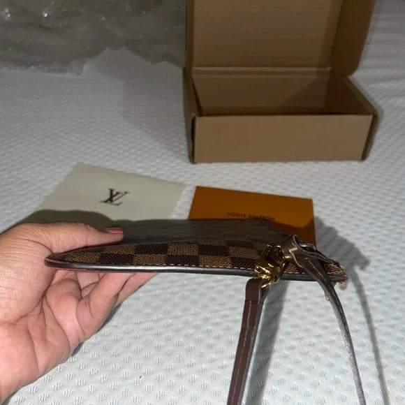 ❌❌❌SOLD❌❌❌Louis Vuitton Neverfull pouch - Picture 13 of 16